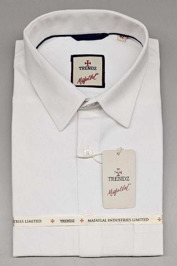 Folded white Mafatlal Trendz cotton twill shirt with tag